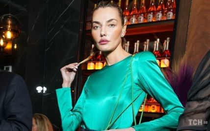 В красивой блузе от украинского бренда: супермодель Алина Байкова на вечеринке