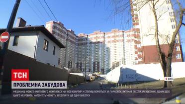 Новини України: у Києві мешканці нового житлового комплексу борються за парковку