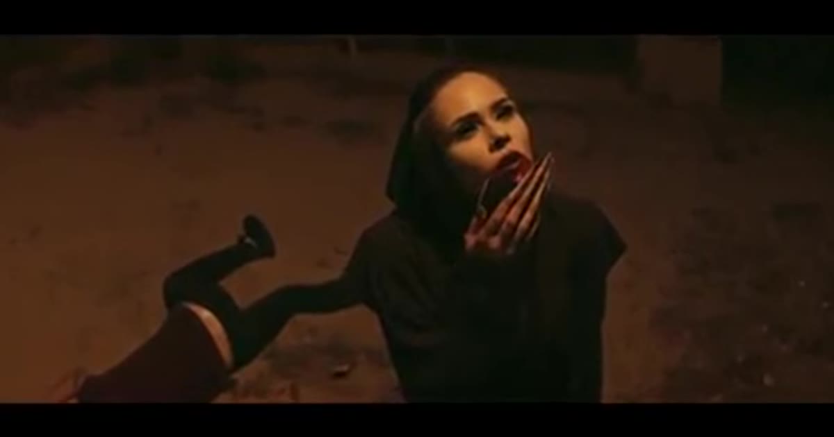 Фронтвумен The Hardkiss Санина чуть не сгорела на съемках нового мистического клипа