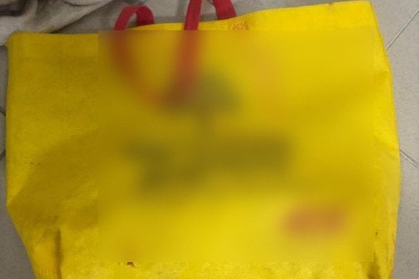 У Тернополі розшукали матір, яка в під’їзді багатоповерхівки залишила немовля в сумці / © Національна поліція України