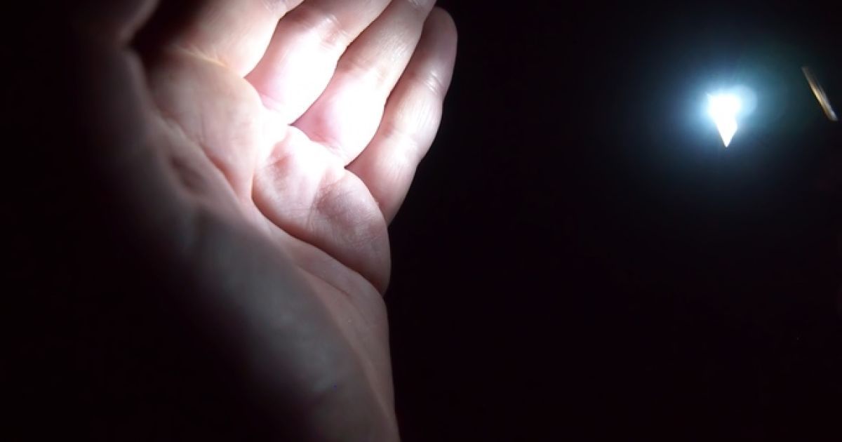 На ліхтарик швидко збирають кошти / © Kickstarter