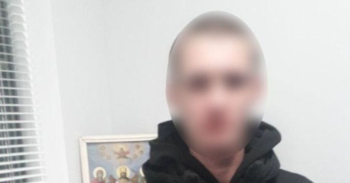 Під Києвом двоє молодків зламали пам'ятний  хрест заради розваги