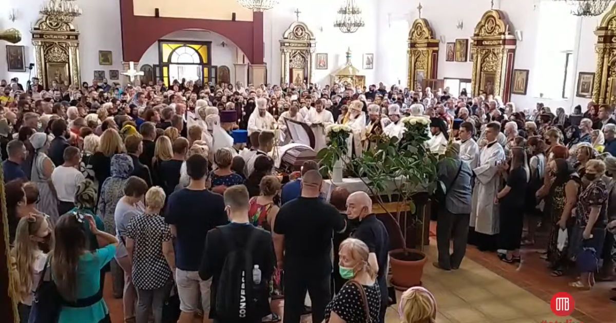 Море квітів і останні слова сина: у Кривому Розі поховали мера Костянтина Павлова