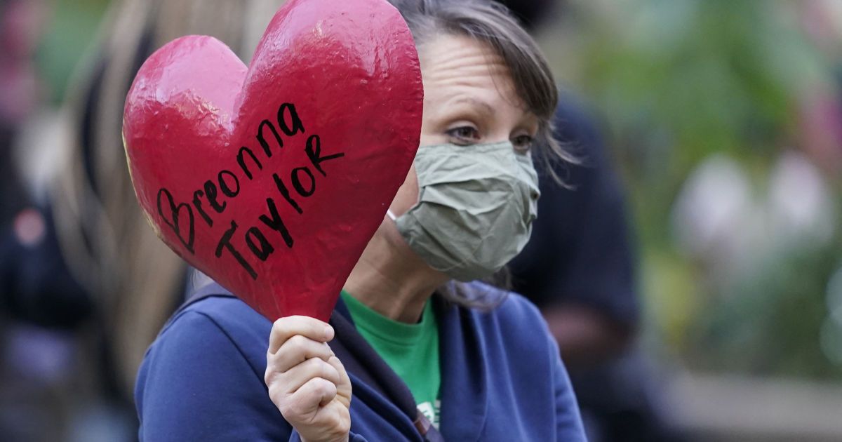 У США знову вибухнули протести: тисячі людей виходять на акції проти поліцейського свавілля
