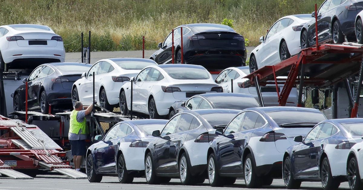 Tesla проведе наймасштабніше відкликання електромобілів у своїй історії: яка причина