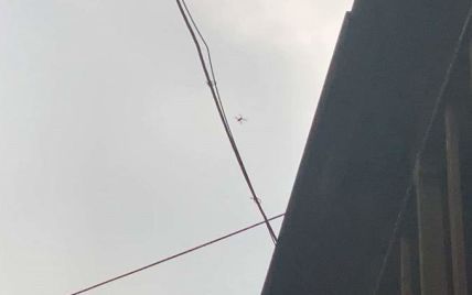 Збрехали про дозвіл від СБУ: у Львові двоє чоловіків запустили дрон біля військкомату (фото)