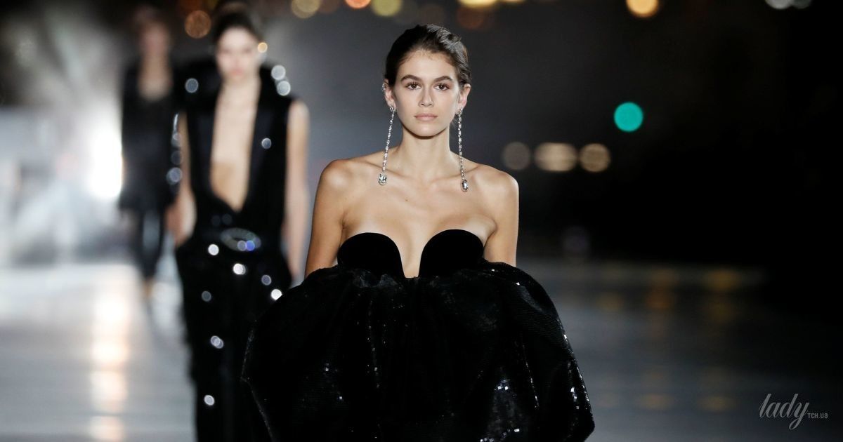 Кайя Гербер на показе Saint Laurent