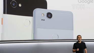 Google показала два новых смартфона - Pixel 2 и Pixel 2 XL. / © Reuters