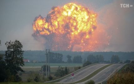 Reuters показало жуткие фото взрывов в Калиновке