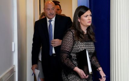 Дресс-код там больше не живет: пресс-секретарь Белого дома пришла на брифинг в прозрачном платье