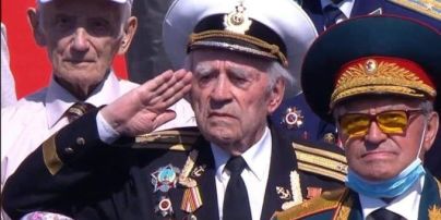 У Москві на парад до Дня перемоги прийшов ветеран із фейковим орденом