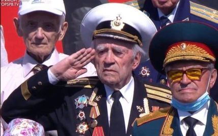 У Москві на парад до Дня перемоги прийшов ветеран із фейковим орденом