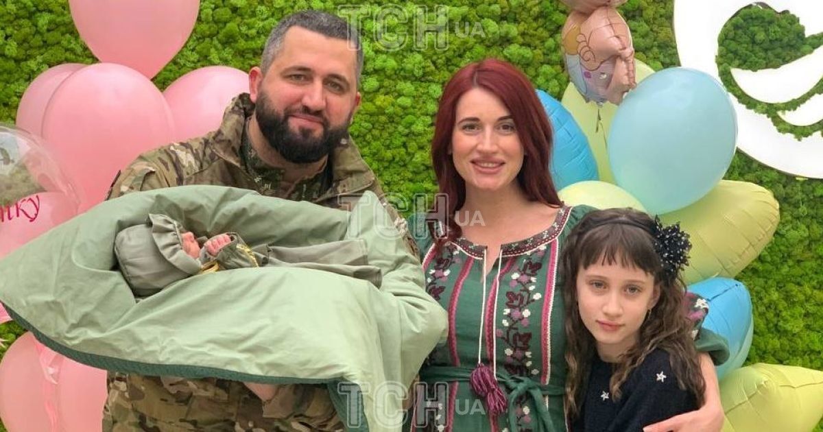 Євгенія Емеральд з чоловіком та доньками