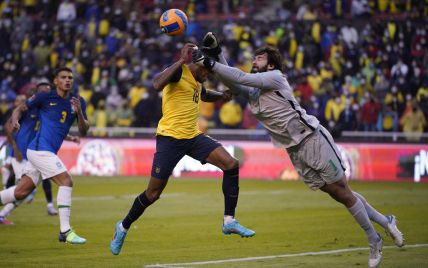 Удар ногою в горло, епопея VAR, два скасовані вилучення воротаря: збірні Еквадору та Бразилії влаштували епічну зарубу