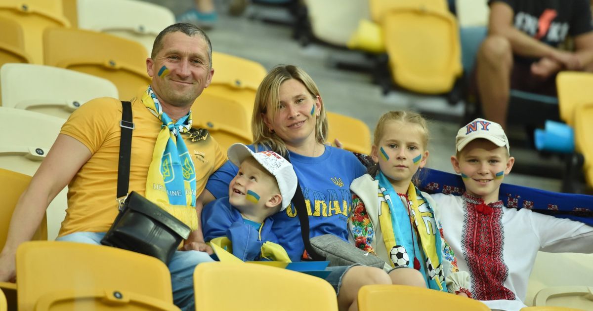 На матчах сборной Украины появятся бесплатные семейные сектора