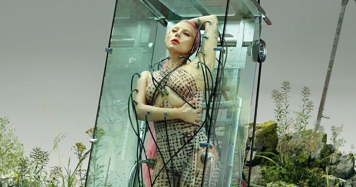 Повністю оголена Леді Гага в образі робота прикрасила обкладинку глянцю