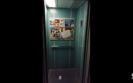 Российские оккупанты круглосуточно "крутят" гимн РФ в отключенных лифтах Севастополя
