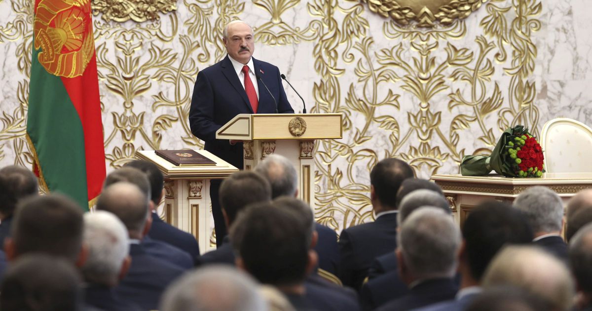 Відео присяги Лукашенка з'явилося у Мережі, а у прямому ефірі замість інавгурації показали мелодраму