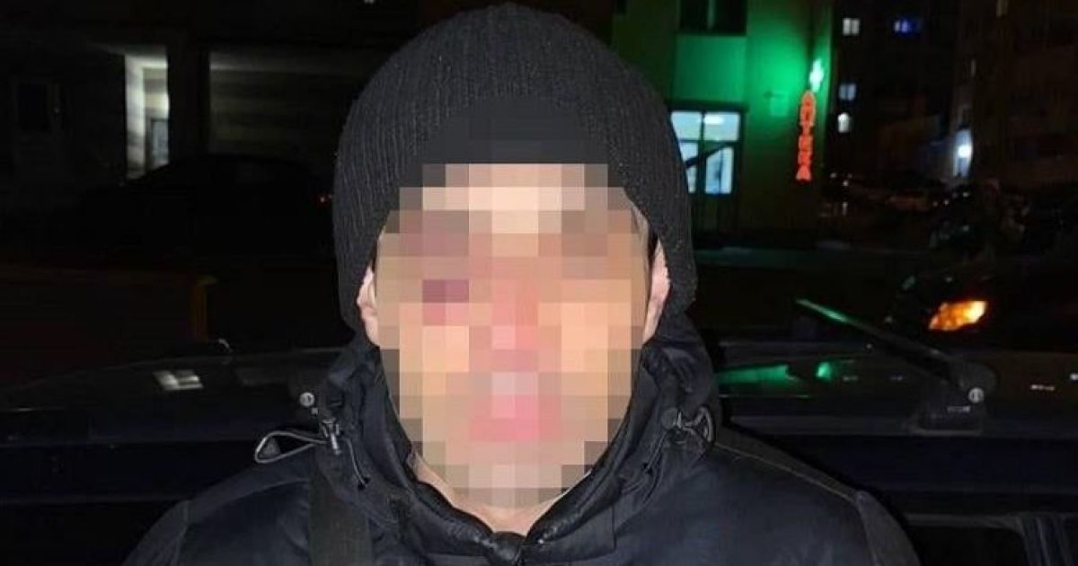 У Києві затримано трьох чоловіків, які заради помсти пограбували сусідів