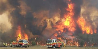Более 4000 человек заблокированы на пляже из-за пожара в Австралии