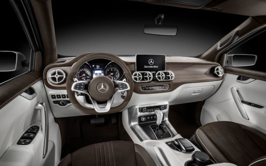 Mercedes-Benz X-Class Stylish Еxplorer / © 