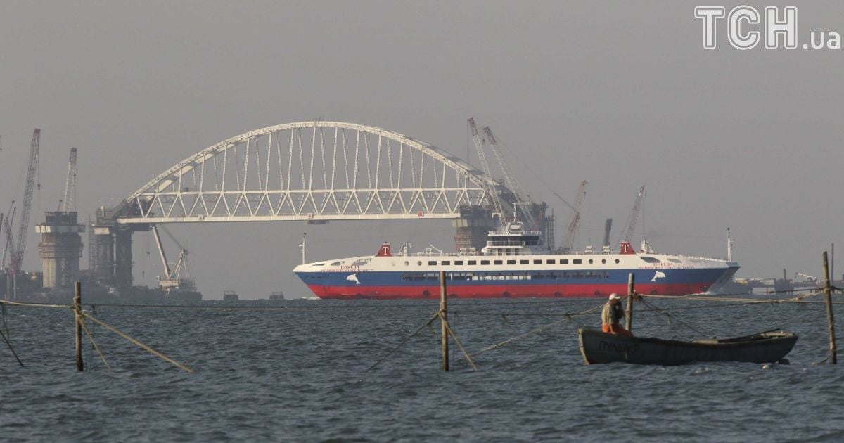 Порошенко поручил подать в суд на РФ из-за строительства Керченского моста