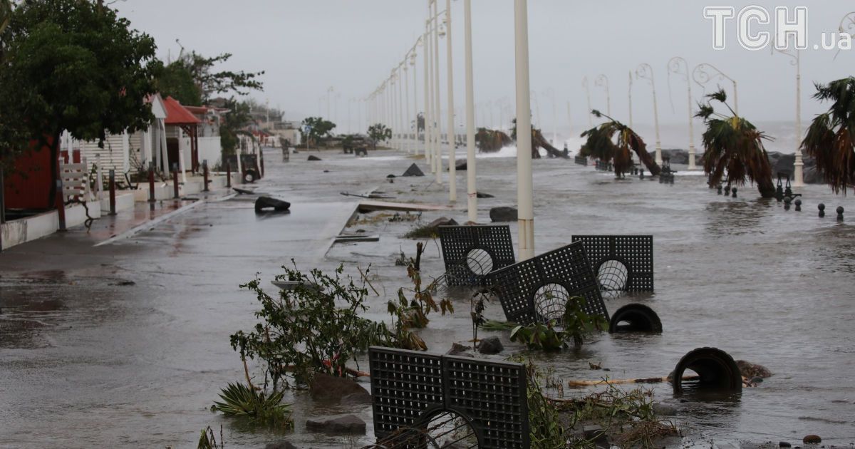 СМИ: к США направляется еще один ураган