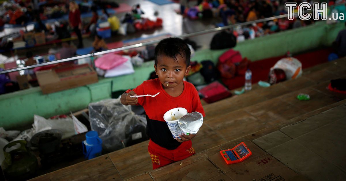 В Индонезии из-за возросшей активности вулкана эвакуировали более 10 тысяч людей