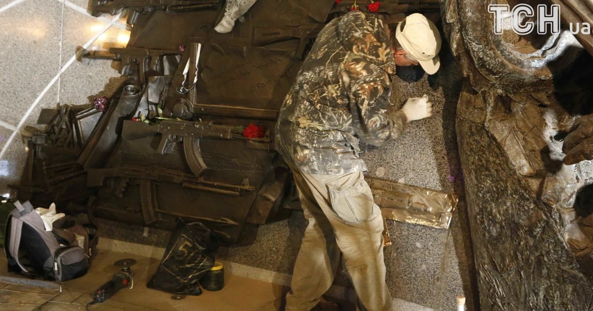 Пам'ятник Калашникову без автомата_11 / © Reuters