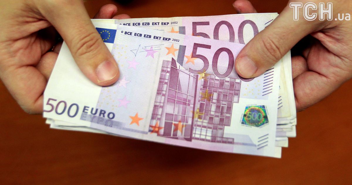 В Женеве туалеты банка и ресторанов забили купюрами по 500 евро