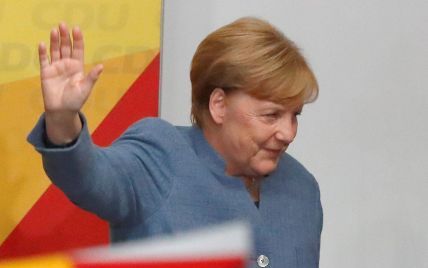 Порошенко и Гройсман поздравили Меркель с победой на выборах