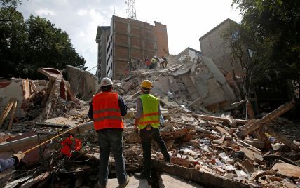 Аплодисменты спасенным жизням и тишина для поисков: Мексика приходит в себя после ужасного землетрясения