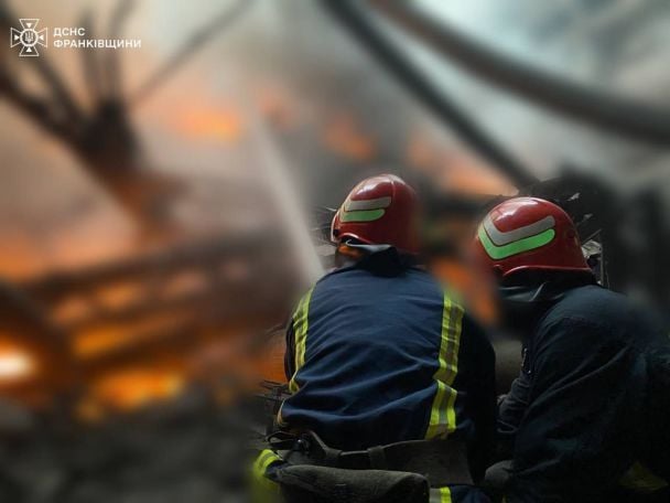 Внаслідок ударів РФ 1 червня на ТЕС пошкоджено обладнання. / © УДСНС в Івано-Франківській області