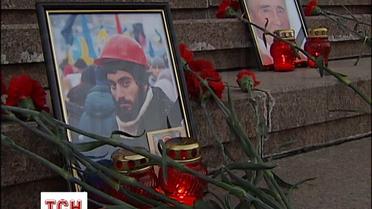 На сходах КМДА встановили портрети героїв Небесної сотні