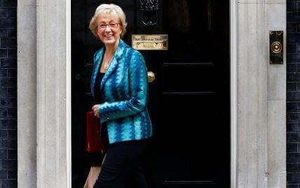 В пестром жакете и на каблуках: деловой образ лидера британской Палаты общин