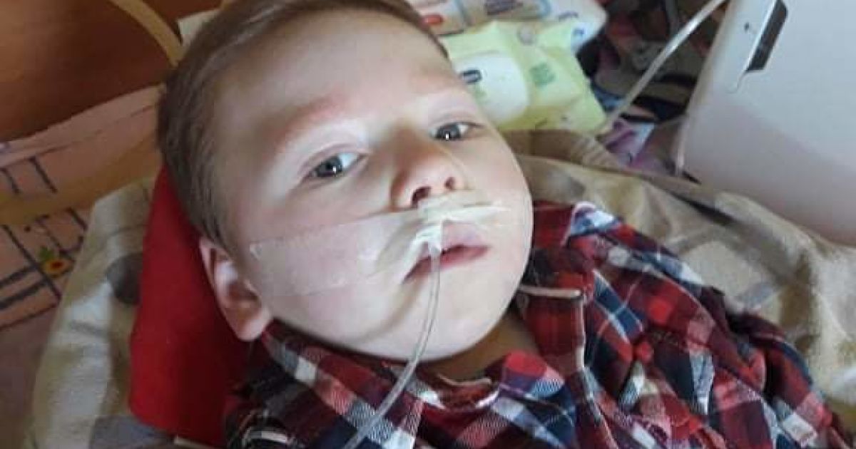 Богданчик не может жить без специального оборудования: мама просит помочь его приобрести