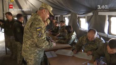 Голосування відбувається на фронті, попри обстріли з мінометів та порушене перемир'я