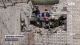 В Харькове, несмотря на обстрелы, разбирают завалы в разрушенных многоэтажках