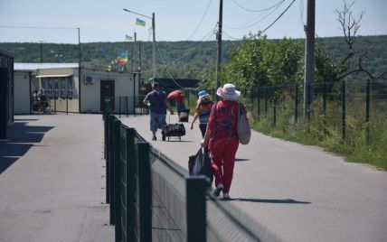 На Донбасі із семи відкритих КПВВ повноцінний пропуск здійснюється лише на одному