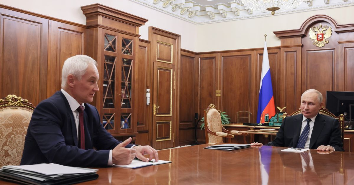Министр обороны РФ Андрей Белоусов и Владимир Путин