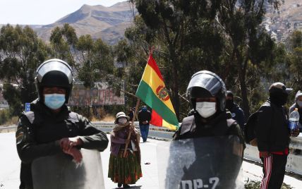 В Боливии промышленный отбеливатель выдают за "чудо-лекарства" от COVID-19