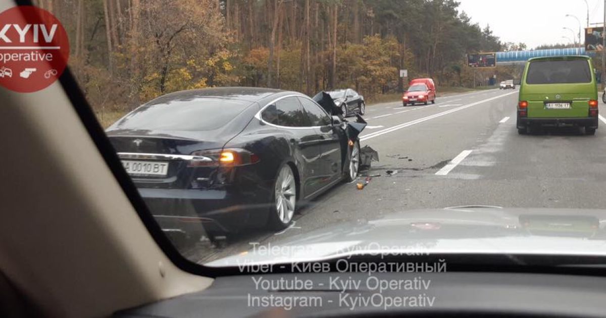 Под Киевом Tesla попала в ужасную аварию