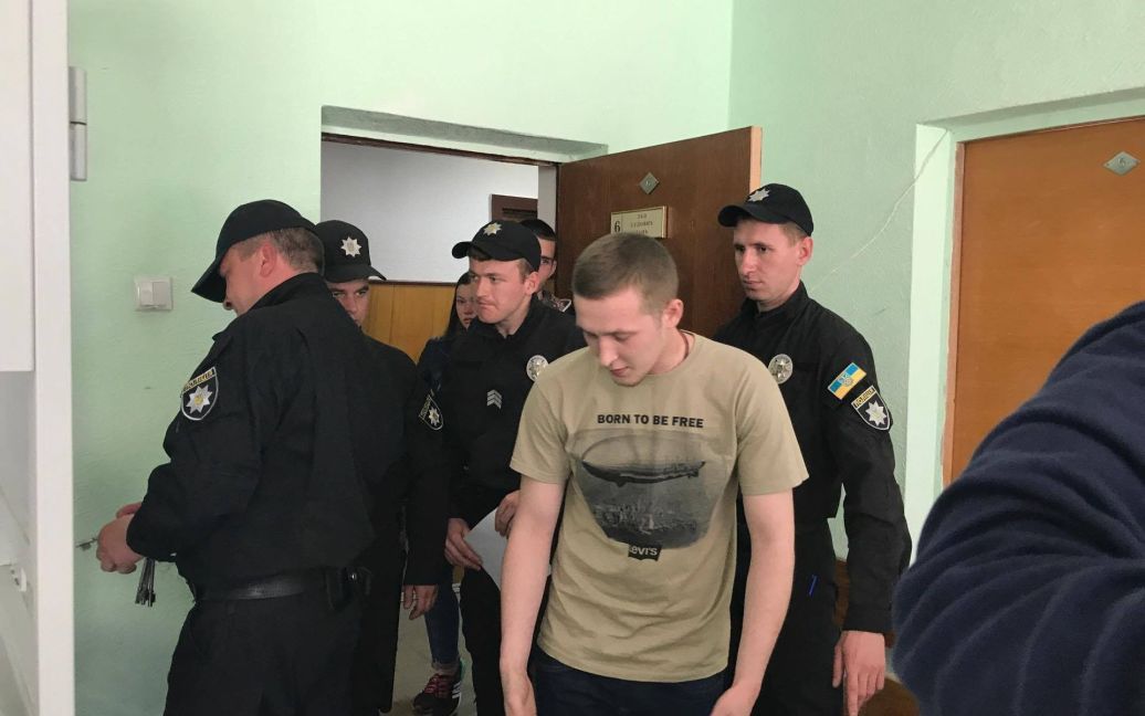 Дмитрия Качана освободили в зале суда. Год он провел в СИЗО в ожидании приговора / © 