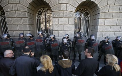 Протесты в Сербии продолжаются: активисты заблокировали администрацию президента