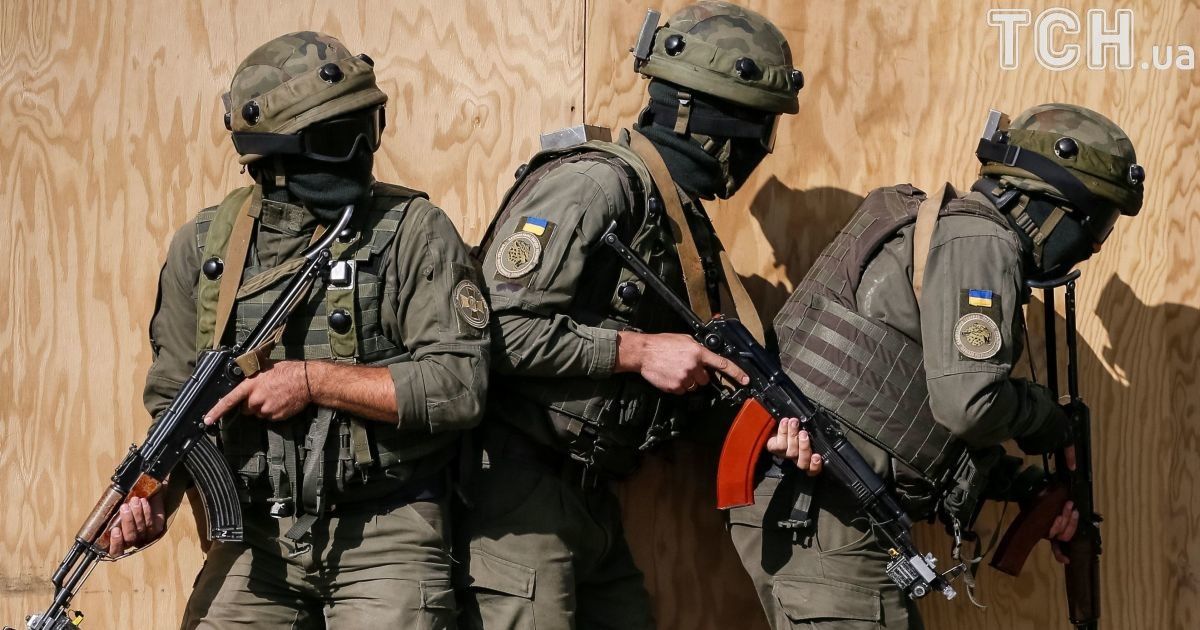 Возле Мариуполя эвакуируют воинскую часть из-за пожара на складе боеприпасов