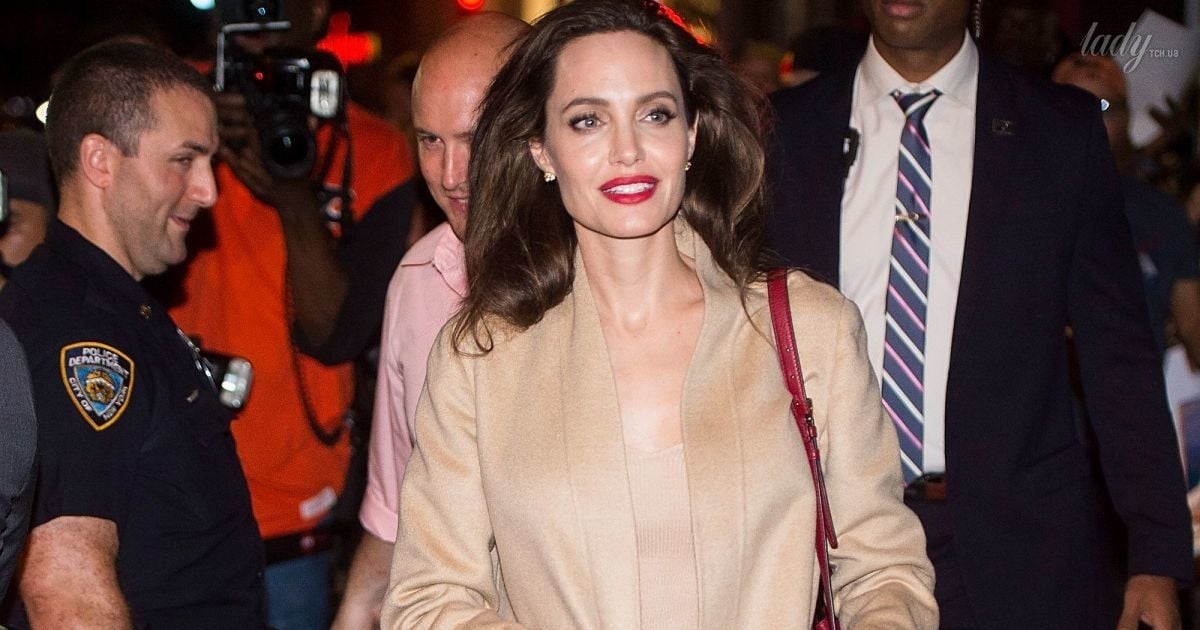 Анджелина Джоли