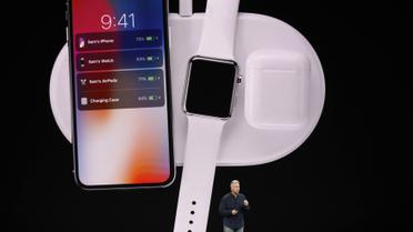 Устройство для беспроводной зарядки гаджетов Apple. / © Reuters