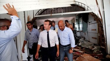 Президент Франції Еммануель Макрон на зруйнованому острові Сен-Мартен / © Reuters