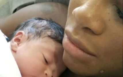 Пополнила ряды звездных мам: Серена Уильямс показала свою новорожденную дочь