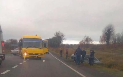 На Львовщине школьный автобус попал в ДТП